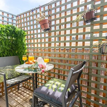 Cozy Close To Train Station Apartman *