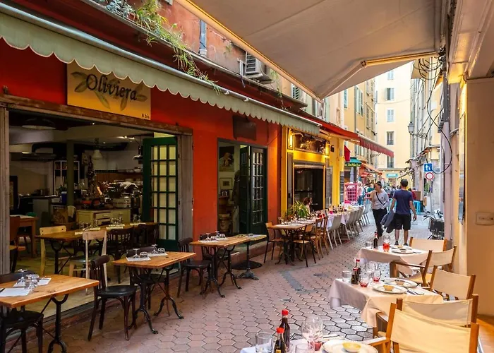 Cozy Close To Train Station
