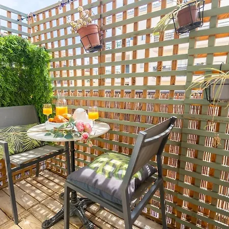 Cozy Close To Train Station Nice