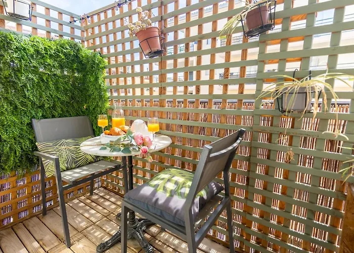 Cozy Close To Train Station Nice