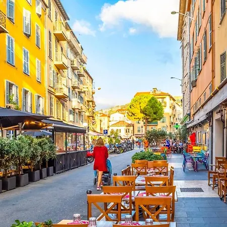 Cozy Close To Train Station Nice